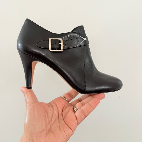 Vince Camuto Vonilesa Buckle Elegant Black Leather Heeled Ankle Boots